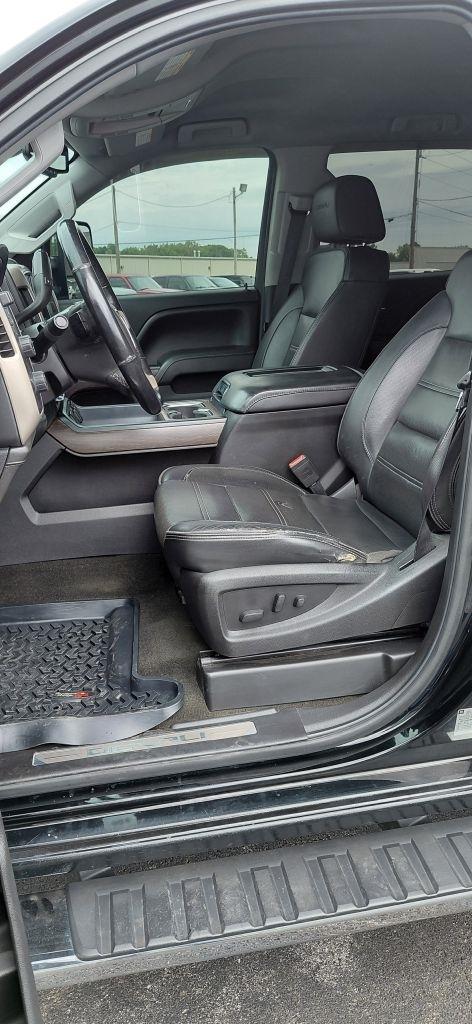 GMC Sierra 2500HD Denali Crew Cab 4WD 2017