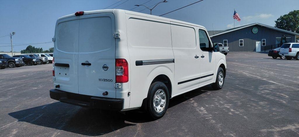 Nissan NV Cargo 2500 HD S V6 2017