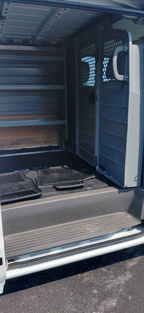 Nissan NV Cargo 2500 HD S V6 2017