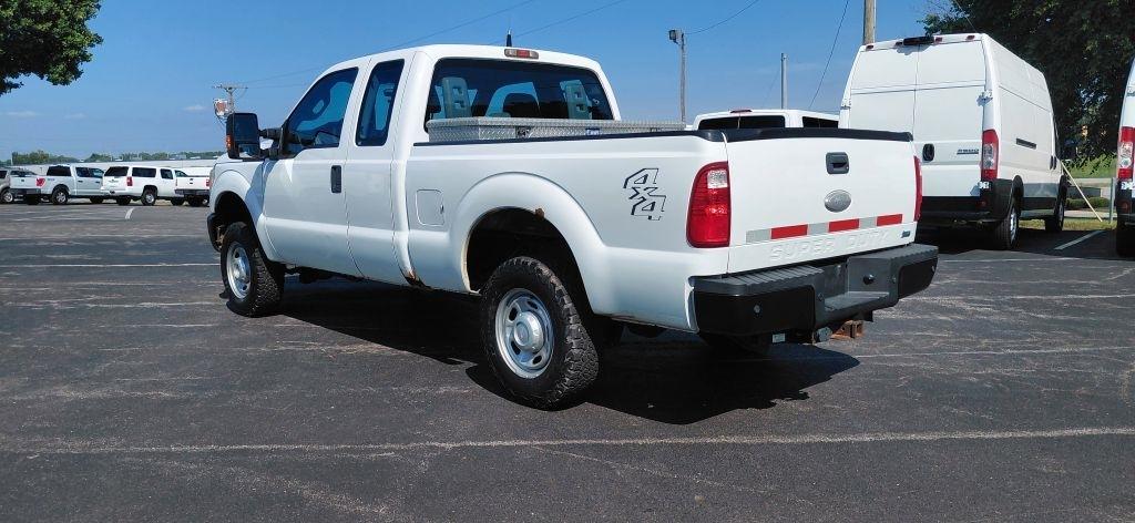 Ford F-250 SD XL SuperCab 4WD 2011