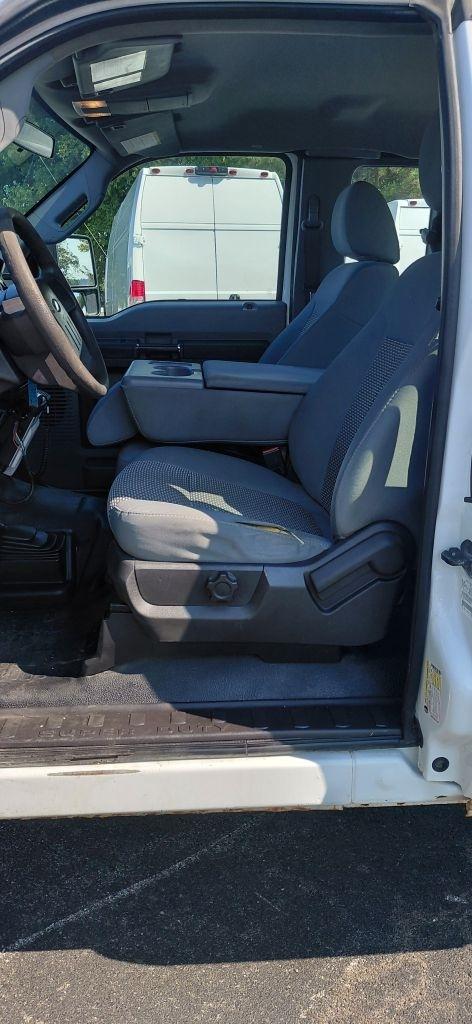 Ford F-250 SD XL SuperCab 4WD 2011