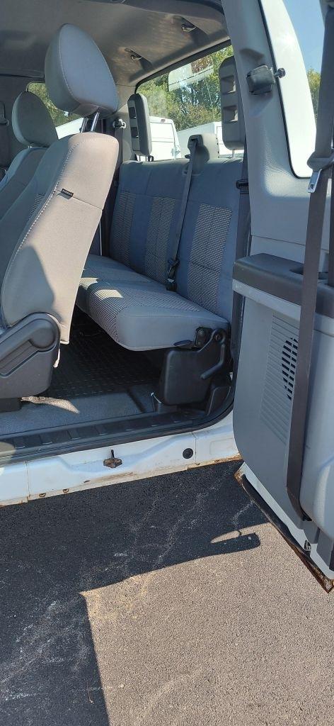 Ford F-250 SD XL SuperCab 4WD 2011