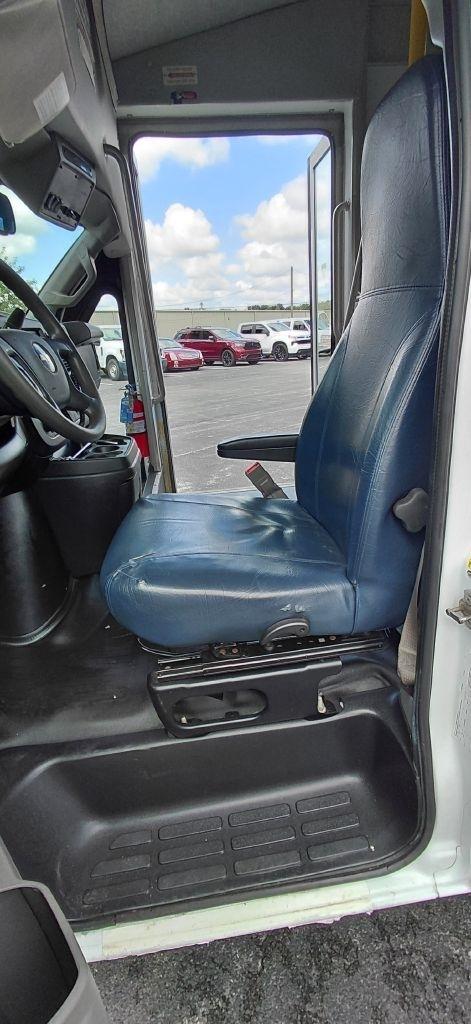 Chevrolet Express G4500 159" 2022