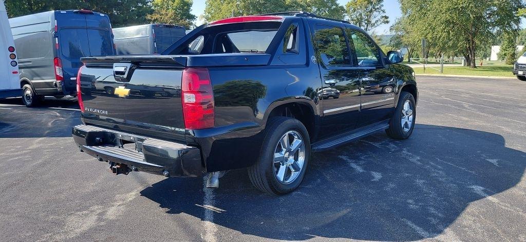 Chevrolet Avalanche LTZ 4WD 2013