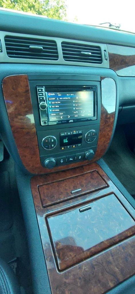 Chevrolet Avalanche LTZ 4WD 2013
