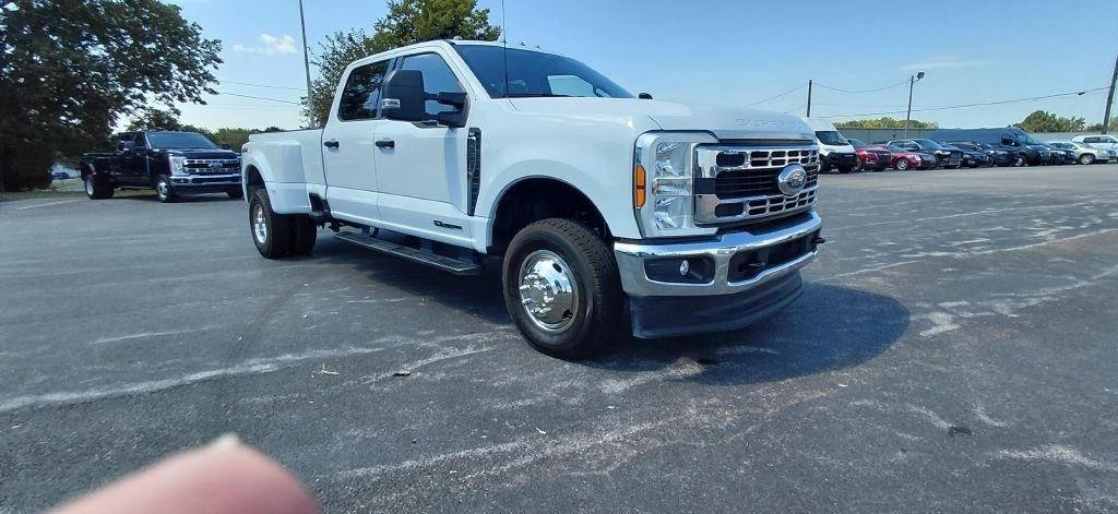 Ford F-350 SD XL Crew Cab Long Bed DRW 4WD 2026