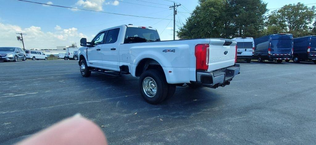 Ford F-350 SD XL Crew Cab Long Bed DRW 4WD 2026