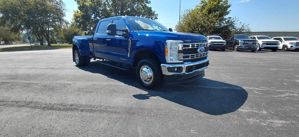 Ford F-350 SD XL Crew Cab Long Bed DRW 4WD 2026