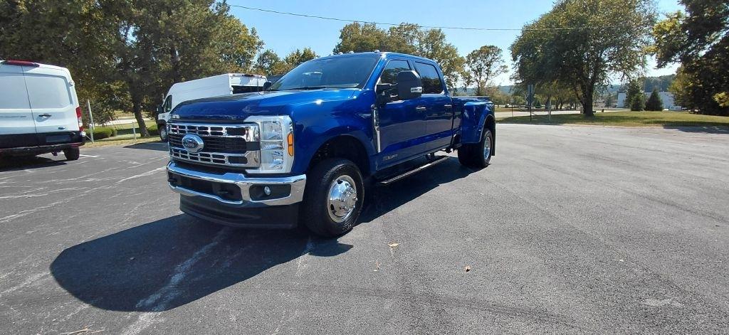 Ford F-350 SD XL Crew Cab Long Bed DRW 4WD 2026