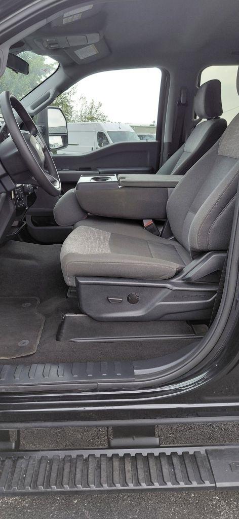 Ford F-350 SD XL Crew Cab Long Bed DRW 4WD 2026