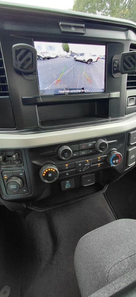 Ford F-350 SD XL Crew Cab Long Bed DRW 4WD 2026
