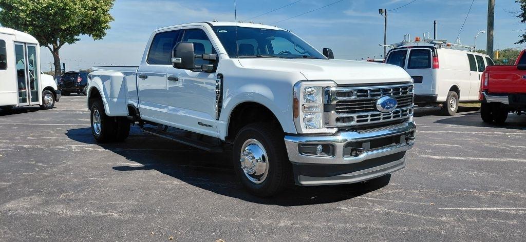 Ford F-350 SD XL Crew Cab Long Bed DRW 4WD 2026