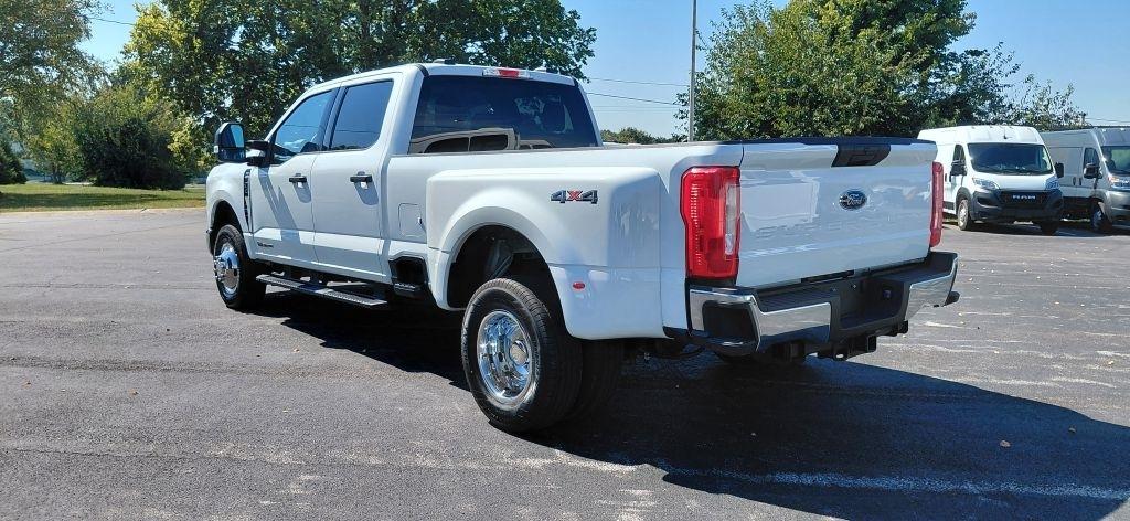 Ford F-350 SD XL Crew Cab Long Bed DRW 4WD 2026