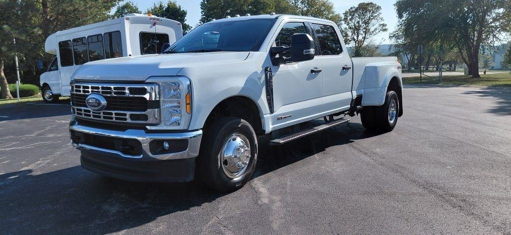 Ford F-350 SD XL Crew Cab Long Bed DRW 4WD 2026