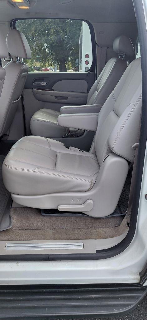 Chevrolet Suburban LS 1500 4WD 2008