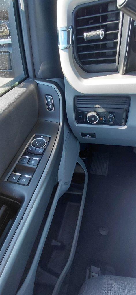 Ford F-350 SD XL Crew Cab Long Bed DRW 4WD 2026