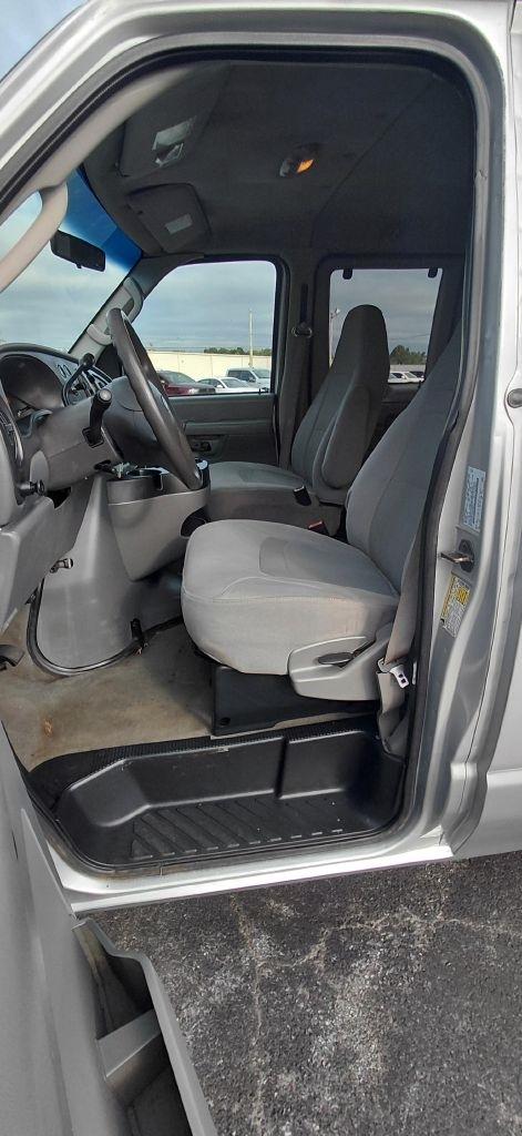 Ford Econoline E-350 XL Super Duty 2008