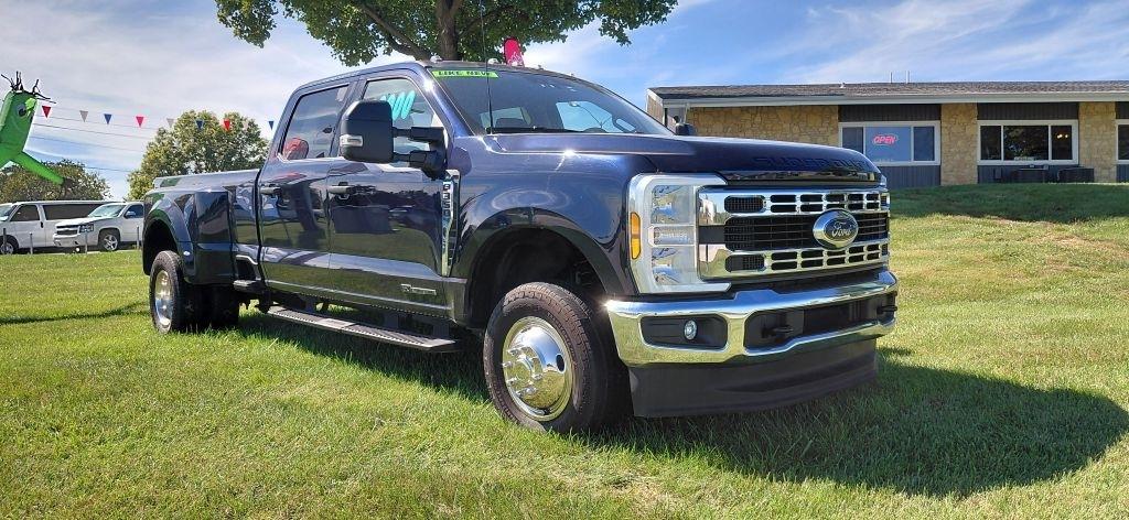Ford F-350 SD XL Crew Cab Long Bed DRW 4WD 2025