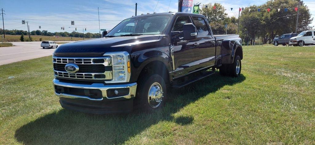 Ford F-350 SD XL Crew Cab Long Bed DRW 4WD 2025