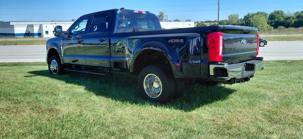 Ford F-350 SD XL Crew Cab Long Bed DRW 4WD 2025