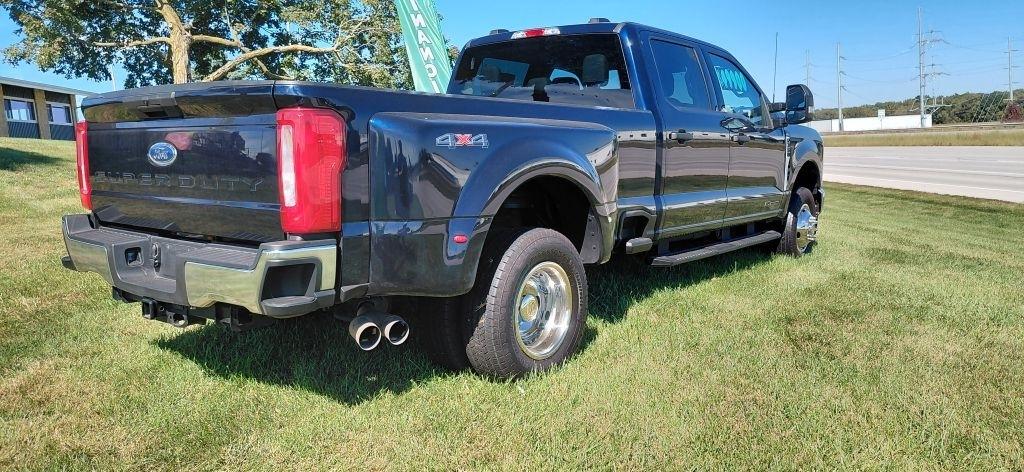 Ford F-350 SD XL Crew Cab Long Bed DRW 4WD 2025