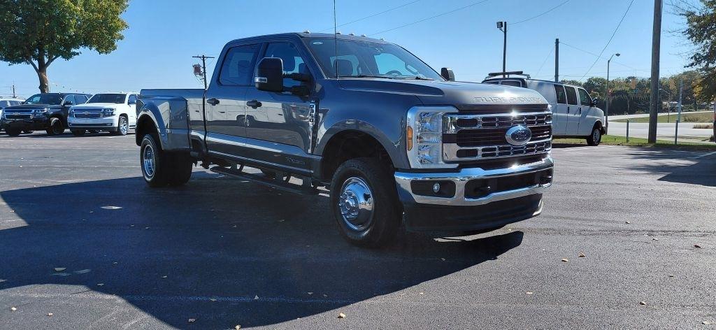 Ford F-350 SD XL Crew Cab Long Bed DRW 4WD 2026
