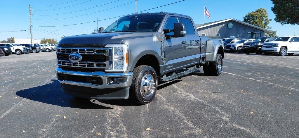 Ford F-350 SD XL Crew Cab Long Bed DRW 4WD 2026