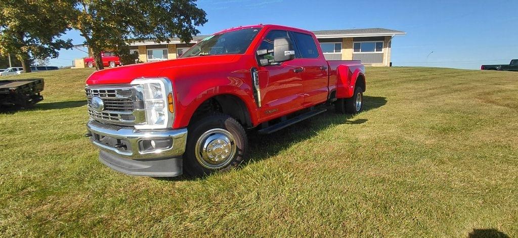 Ford F-350 SD XL Crew Cab Long Bed DRW 4WD 2025