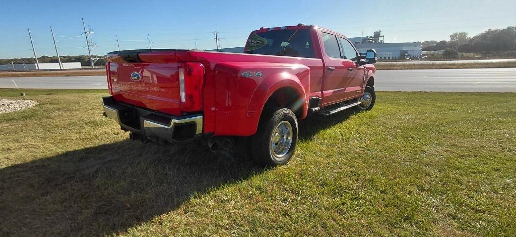 Ford F-350 SD XL Crew Cab Long Bed DRW 4WD 2025