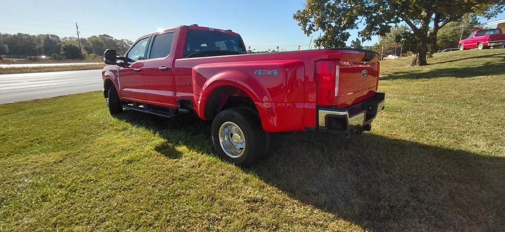 Ford F-350 SD XL Crew Cab Long Bed DRW 4WD 2025