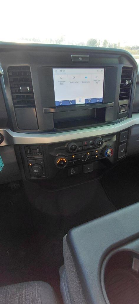 Ford F-350 SD XL Crew Cab Long Bed DRW 4WD 2025