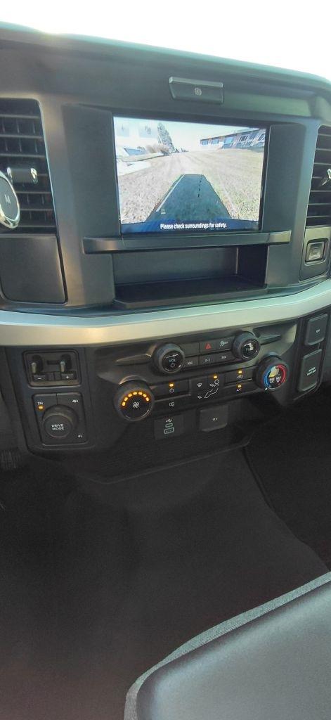 Ford F-350 SD XL Crew Cab Long Bed DRW 4WD 2025