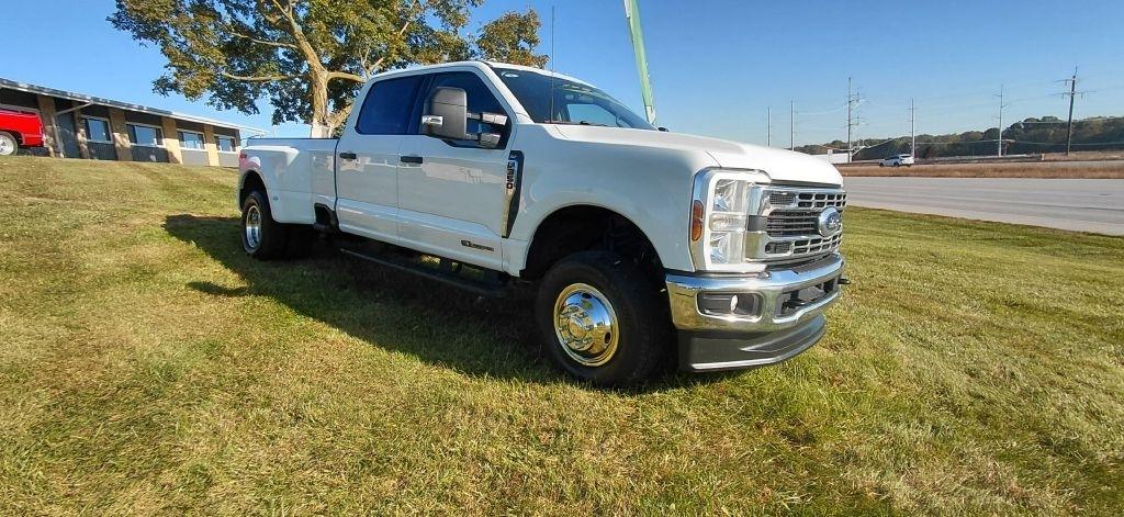 Ford F-350 SD XL Crew Cab Long Bed DRW 4WD 2026