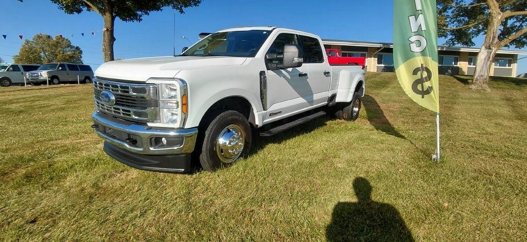 Ford F-350 SD XL Crew Cab Long Bed DRW 4WD 2026
