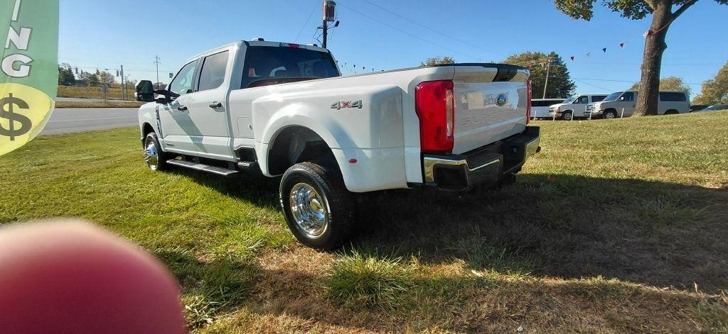 Ford F-350 SD XL Crew Cab Long Bed DRW 4WD 2026