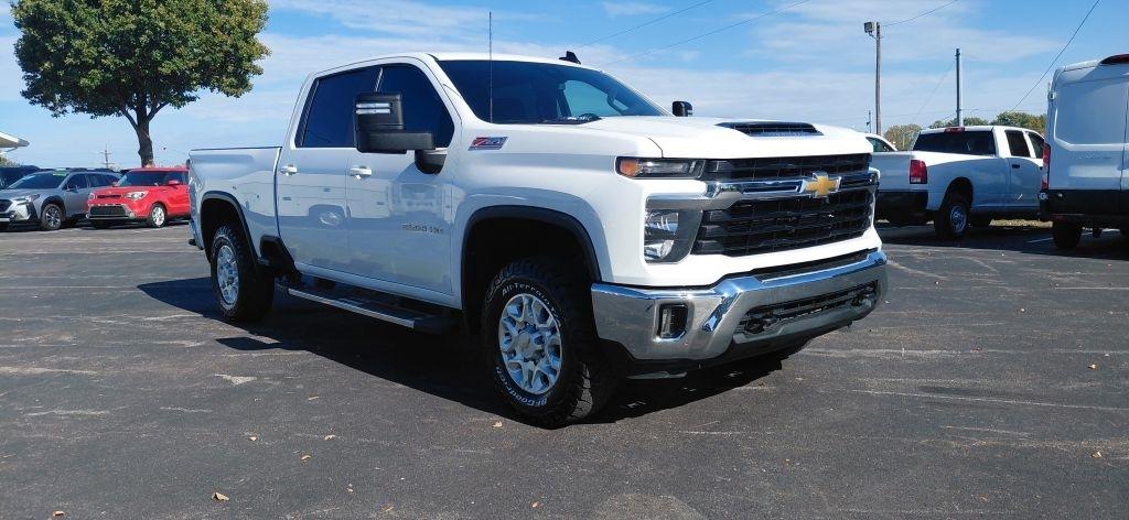 Chevrolet Silverado 2500HD LT Crew Cab Long Box 4WD 2024