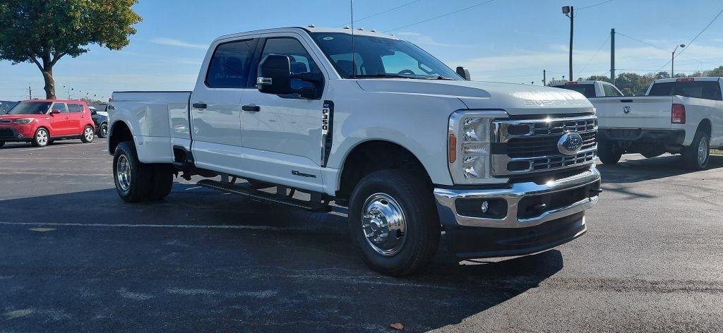 Ford F-350 SD XL Crew Cab Long Bed DRW 4WD 2026