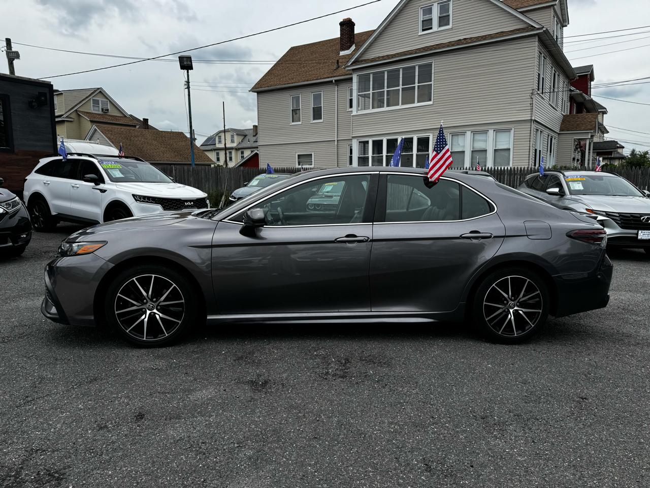 View vehicle photo 7