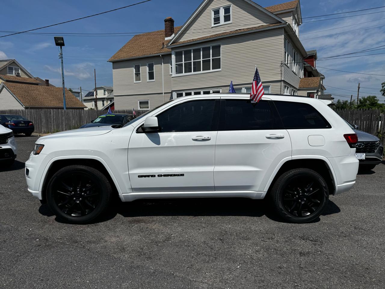 View vehicle photo 7