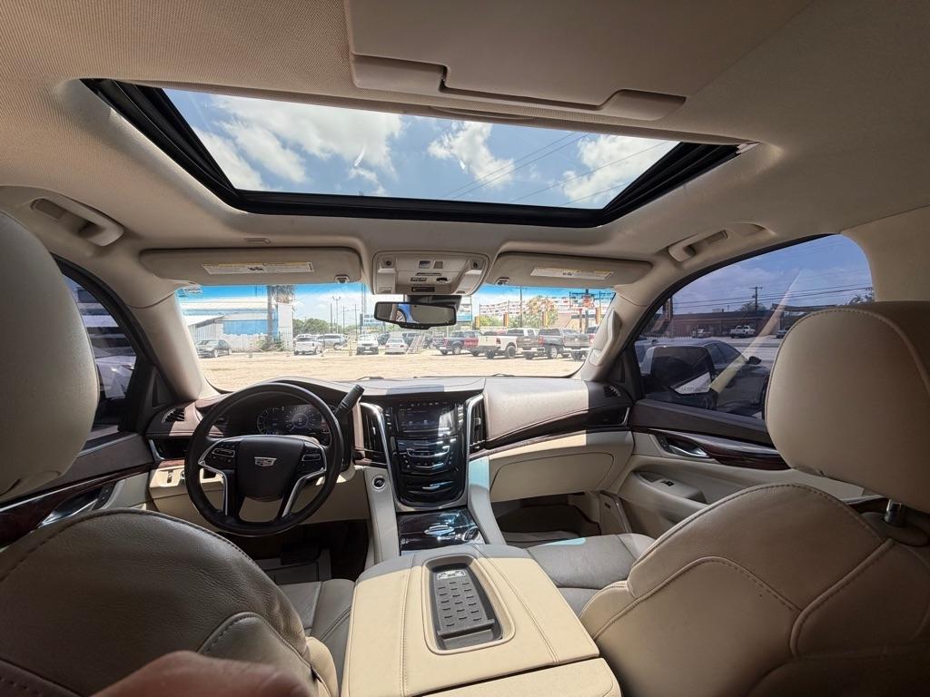 Cadillac Escalade Luxury 2WD 2016