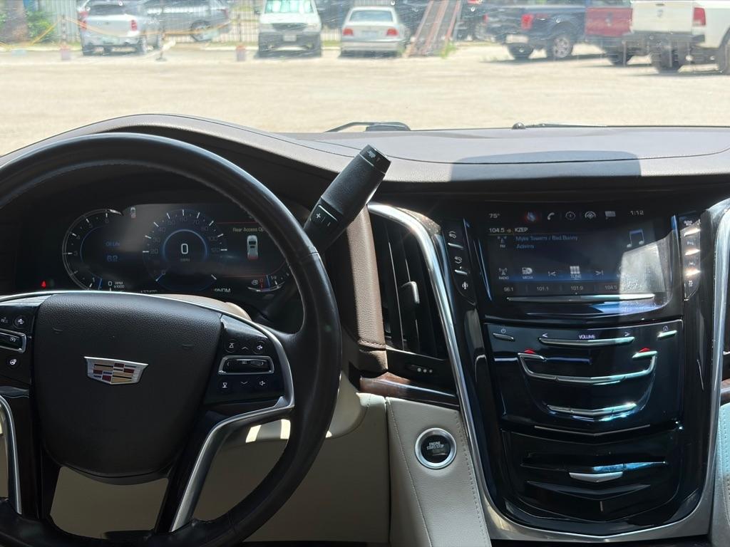 Cadillac Escalade Luxury 2WD 2016
