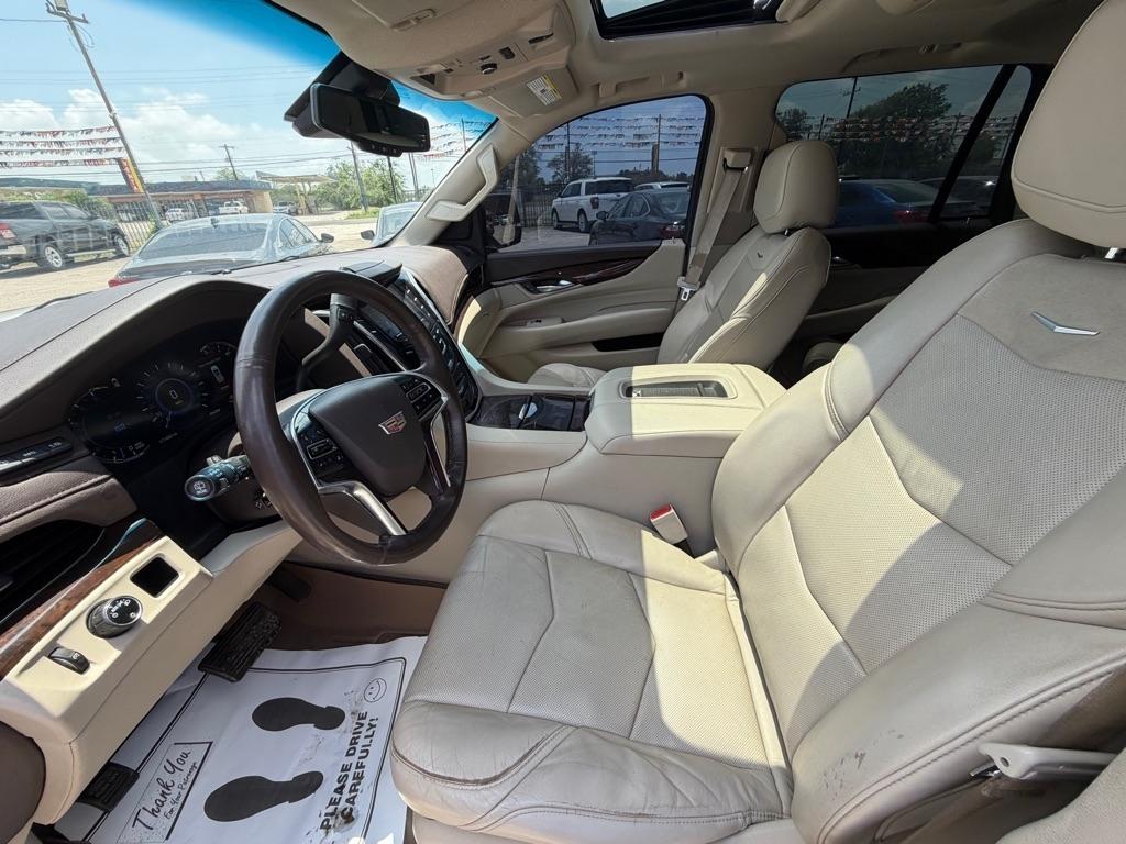 Cadillac Escalade Luxury 2WD 2016