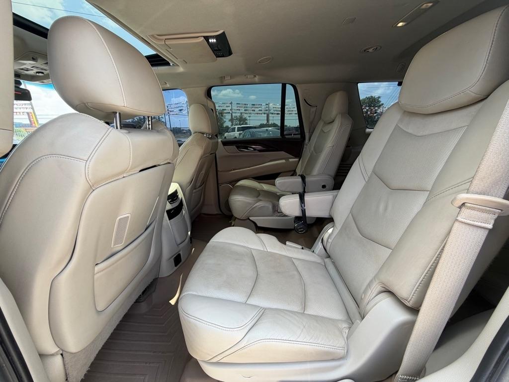 Cadillac Escalade Luxury 2WD 2016