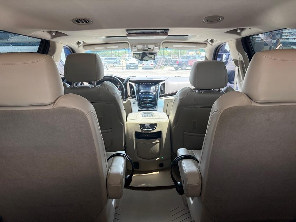 Cadillac Escalade Luxury 2WD 2016