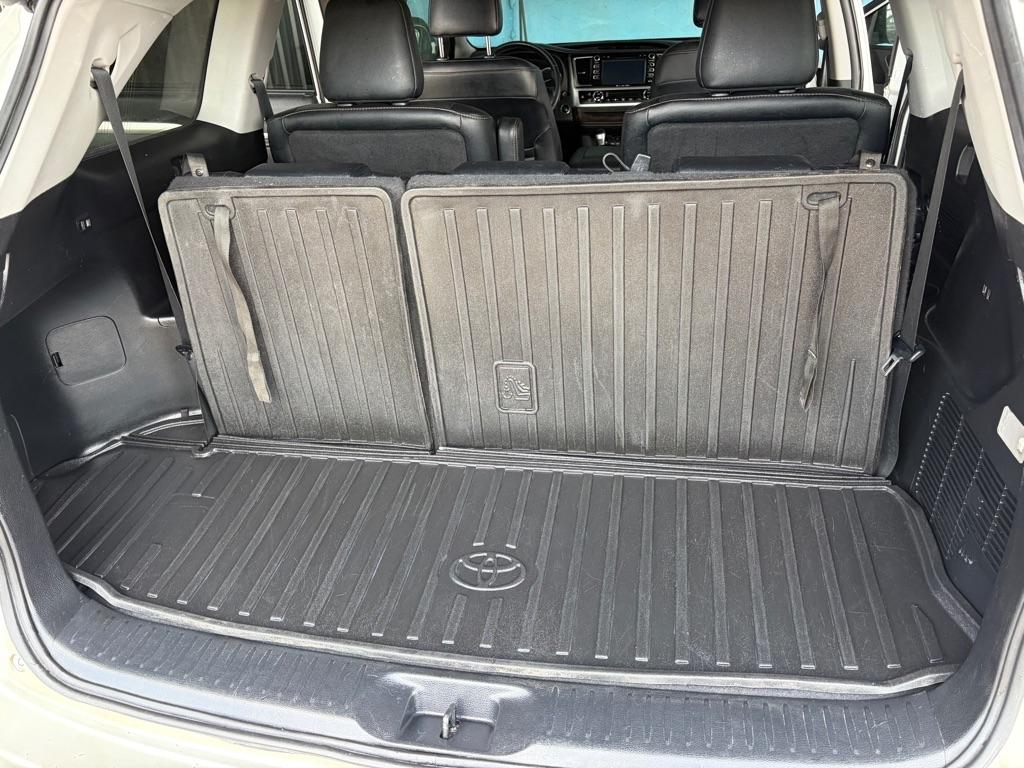 Toyota Highlander SE AWD V6 2019