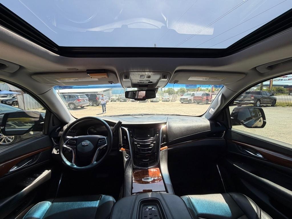 Cadillac Escalade Luxury 4WD 2016