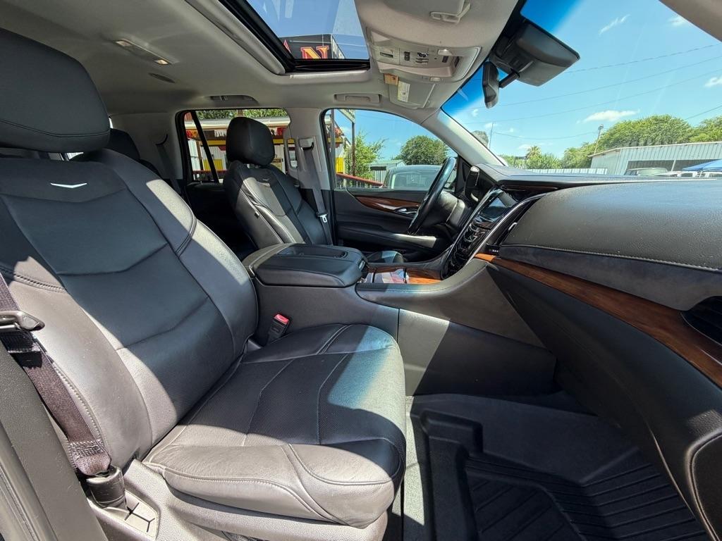 Cadillac Escalade Luxury 4WD 2016