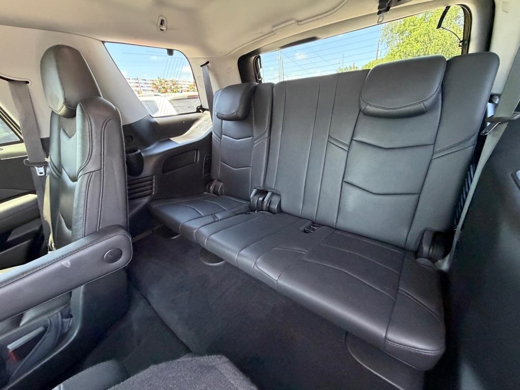 Cadillac Escalade Luxury 4WD 2016