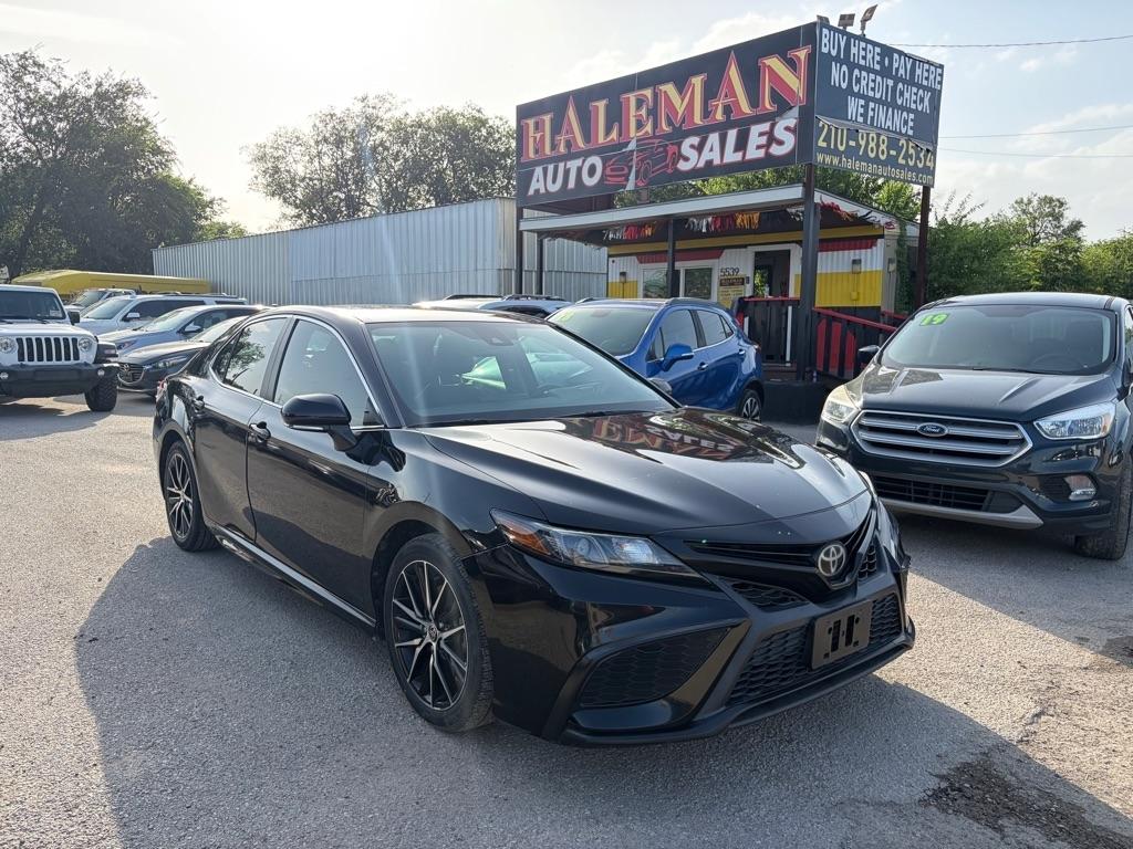 Toyota Camry SE 2021