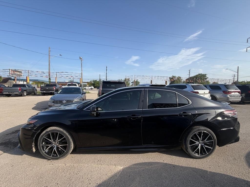 Toyota Camry SE 2021